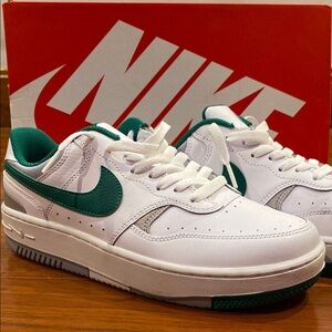 Nike Gamma Force Women’s White & Green Low-Top Sneakers